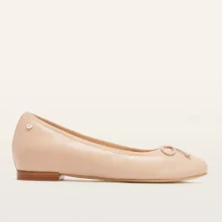 Elizabeth II Warm Sand