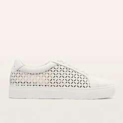 Mim V White Lattice