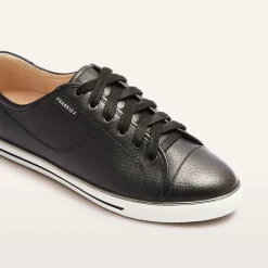 Nat III Black/White